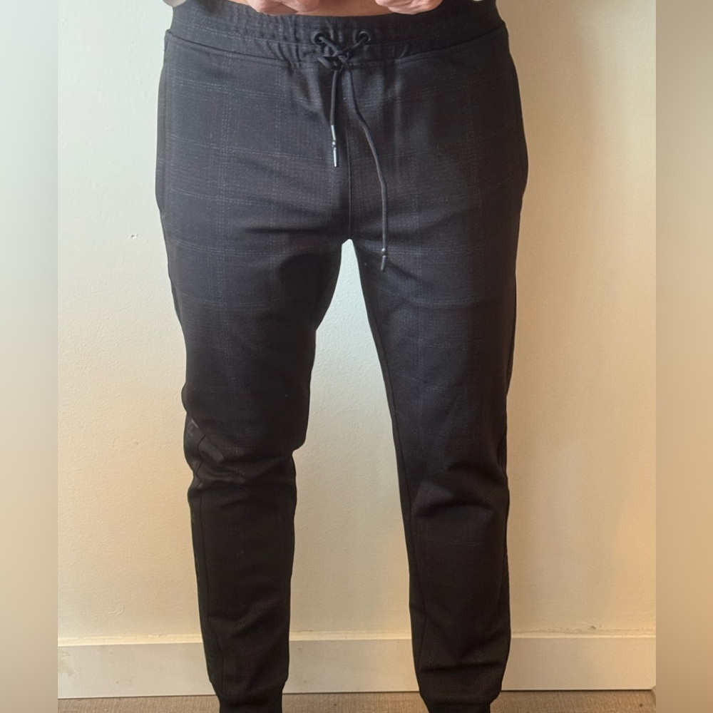 Karl Lagerfeld Paris - NWT/
Men's M - Slim-Fit Scuba Joggers